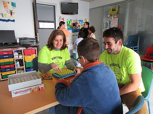 Voluntarios de Buscando Sonrisas participan en el ‘Reto en Red’ para continuar con el programa de actividades infantiles en Valdecilla