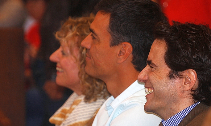 De izquierda a derecha. Rosa Eva Díaz Tezanos, Pedro Sánchez y Pedro Casares en Santander, 8 de abril de 2017 (C) CANTABRIA DIARIO - David Laguillo