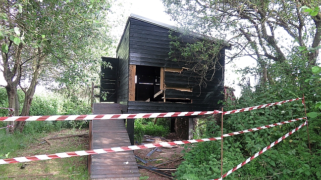 Destrozan un observatorio de aves en la Marisma de Alday