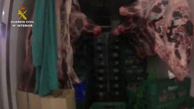 La Guardia Civil desmantela un almacén clandestino de carne para tiendas magrebíes