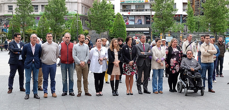 Santander se suma al dolor por el asesinato de un niño en Galicia