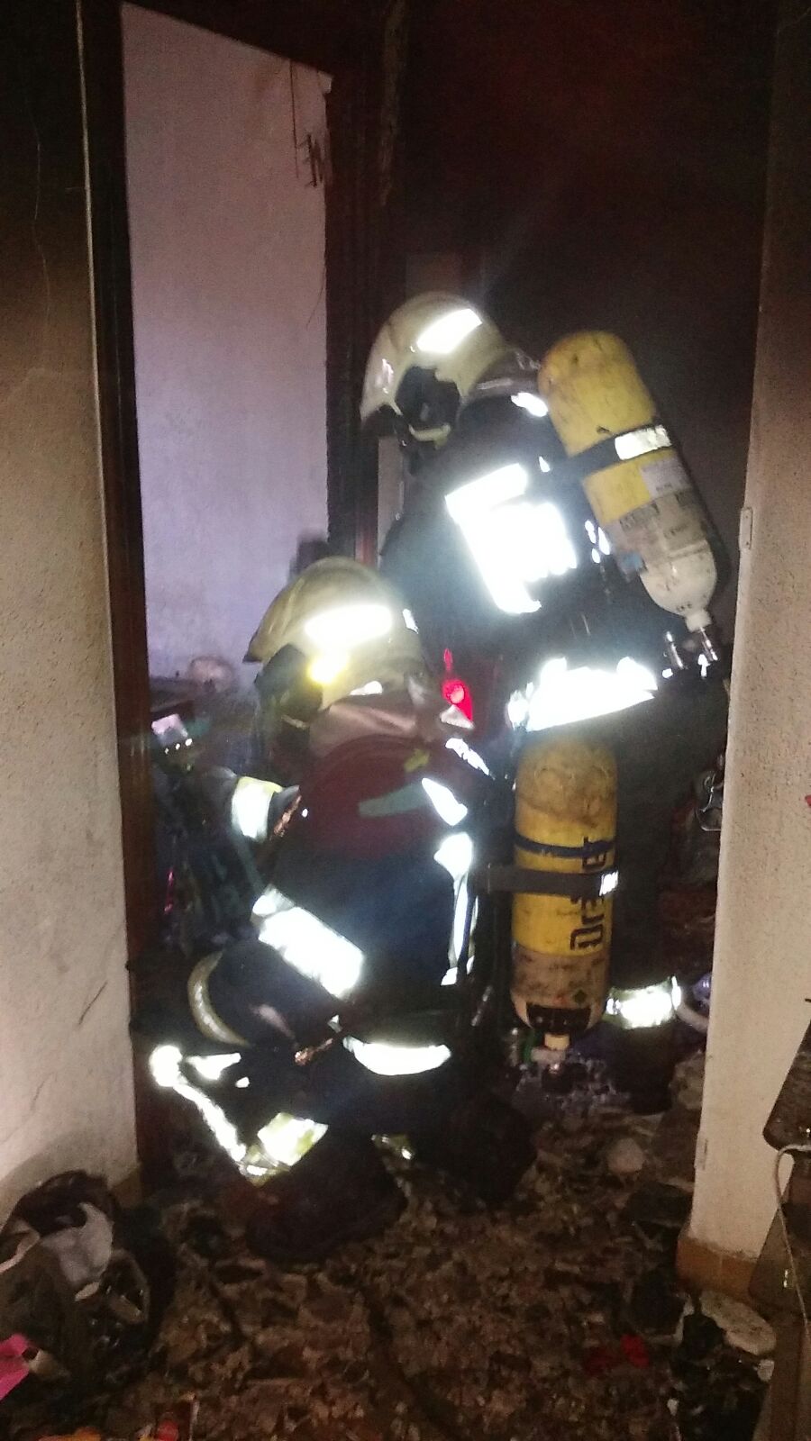  Una persona herida grave y otra leve en el incendio de una vivienda en Laredo