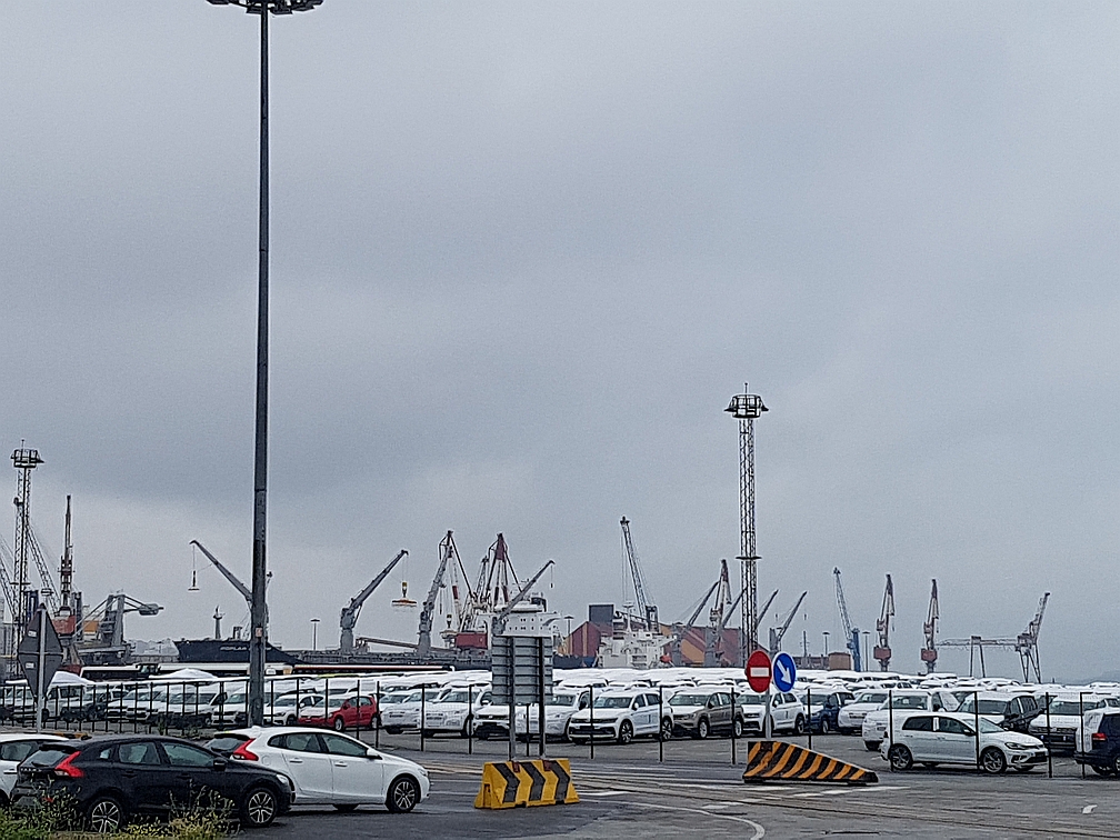 La huelga de los estibadores paraliza por segundo día consecutivo el Puerto de Santander