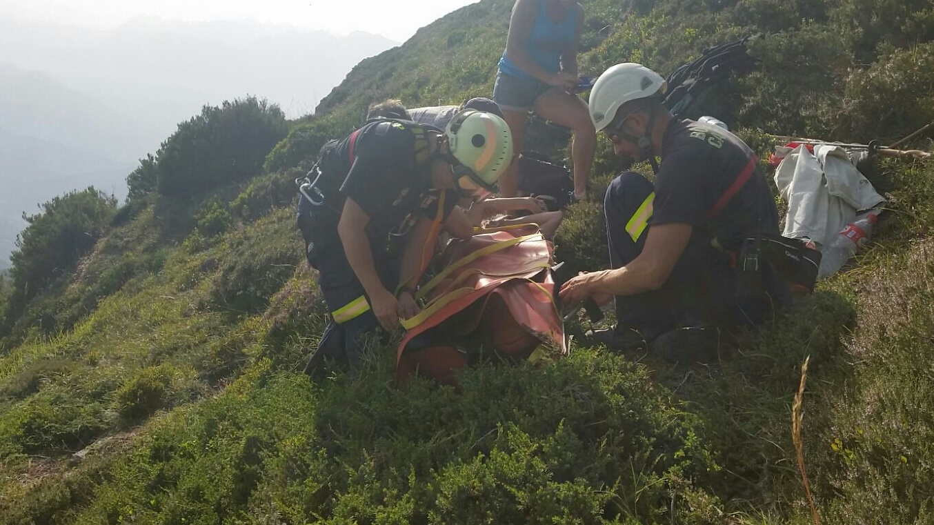 Rescatada una senderista con lesión de tobillo en el Cornón de Peña Sagra