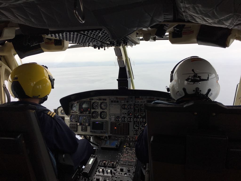 El helicóptero del Gobierno se suma a las labores de búsqueda del pescador desaparecido en Lekeitio