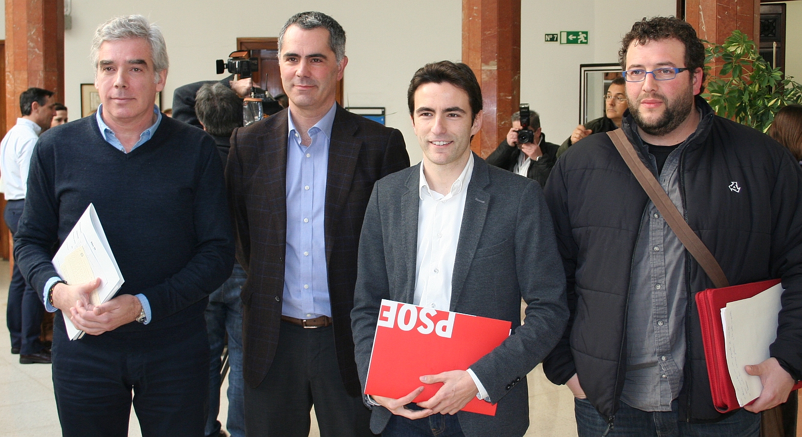 La oposición reclama el cese de César Díaz por su gestión del derrumbe del número 57 de la calle del Sol