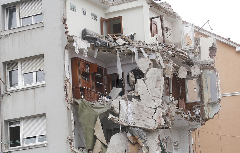 El Ayuntamiento de Santander abre expediente sancionador por las obras en los bajos del número 57 de la calle del Sol