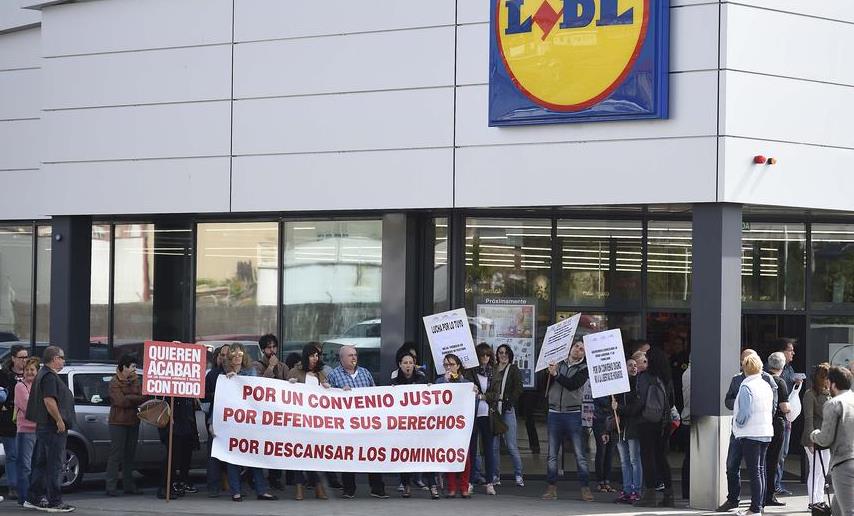 En 2016 trabajadores de Lidl en Cantabria se movilizaron "por un convenio justo" - Foto: archivo CANTABRIA DIARIO