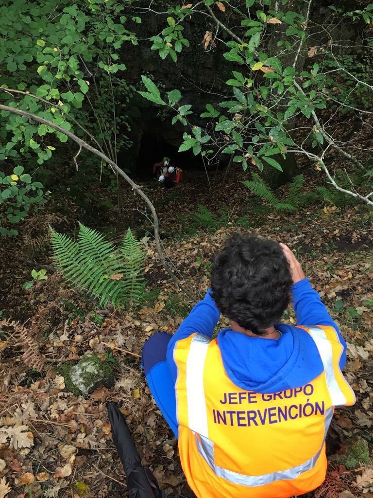 Rescatado un espeleólogo de una cueva de Ruesga