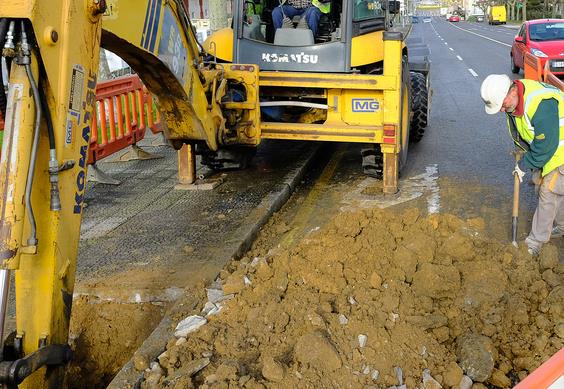 Comienzan los trabajos de mejora de la red de saneamiento en la avenida de Pontejos