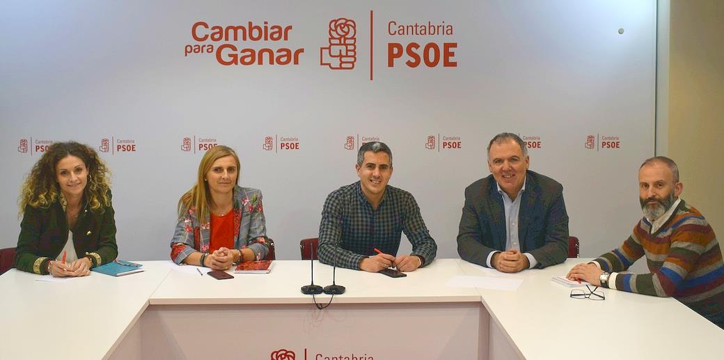 El PSOE defiende con la CEOE medidas contra la brecha salarial en Cantabria