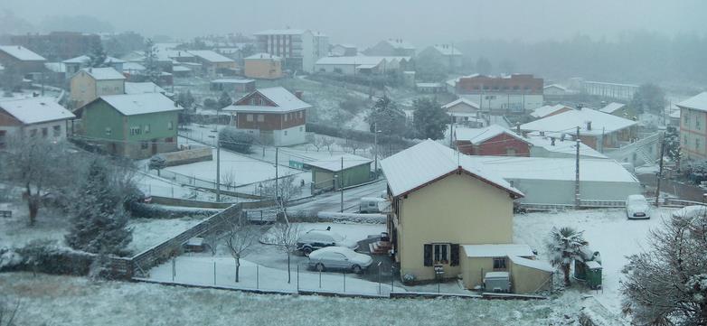 La nieve toma Cantabria - En la imagen la localidad de Requejada, a primera hora de la mañana