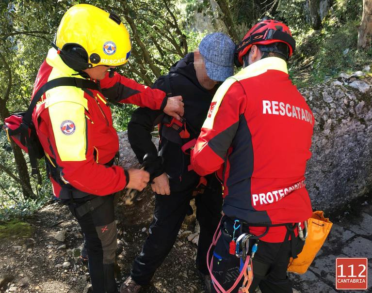 Rescatado un hombre del faro del Caballo aquejado de pérdida de conocimiento