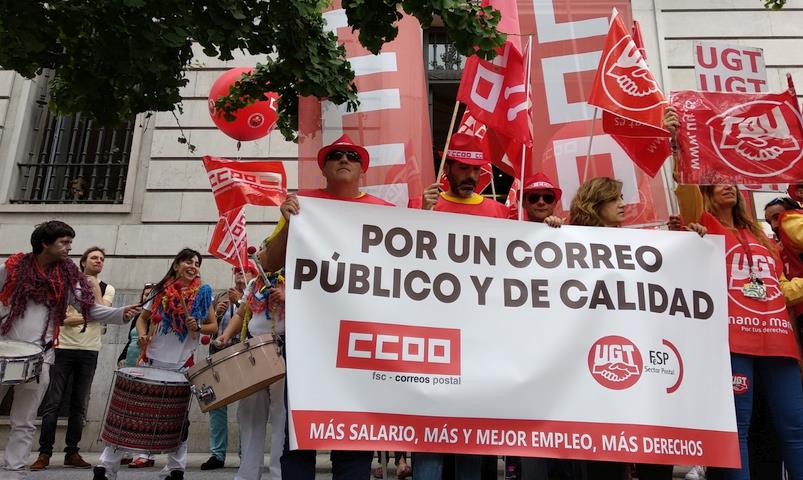 El 75% de la plantilla de Correos secunda los paros parciales en Cantabria