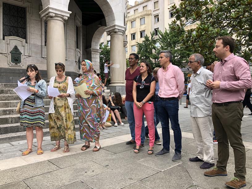 El Delegado del Gobierno Pablo Zuloaga se suma a la jornada reivindicativa de Alouda Cantabria y Cantabria por el Sáhara