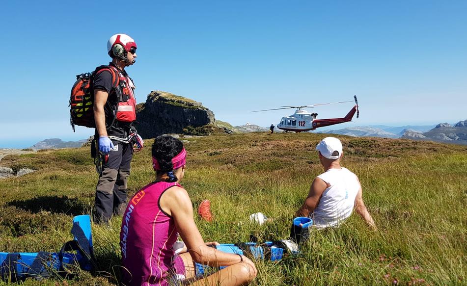 El helicóptero del Gobierno evacúa a dos deportistas lesionados del kilómetro vertical del Castro Valnera