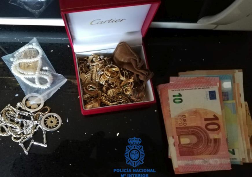 Dos detenidas por robo con fuerza en un domicilio de Santander
