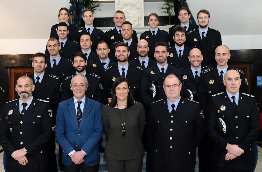 Gema Igual pide a los 19 nuevos policías locales que sean 'un equipo unido al servicio de los santanderinos'