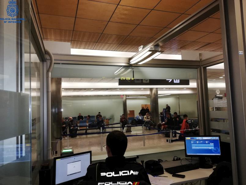  Detenidas dos personas en el Aeropuerto Seve Ballesteros por falsedad documental