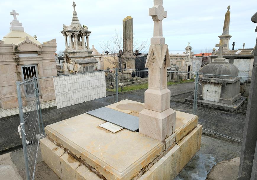  El Ayuntamiento inicia la restauración del panteón de Menéndez Pelayo en Ciriego