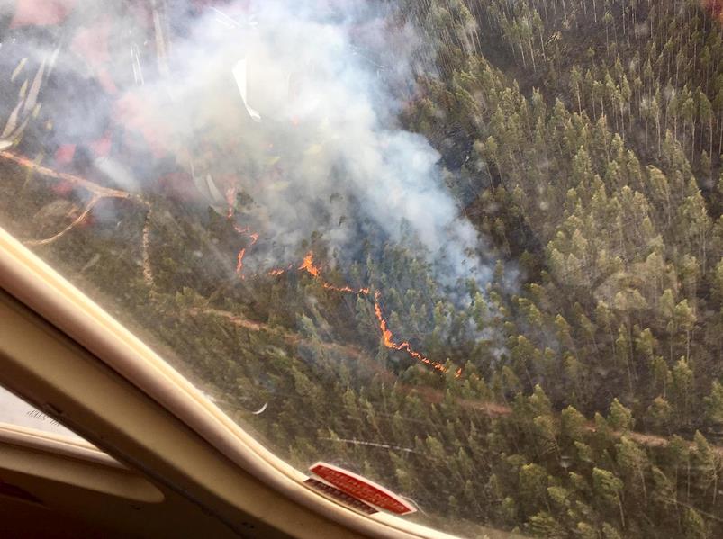 La foto corresponde al incendio de Los Llanos de Penagos, desde el Helicóptero del 112.