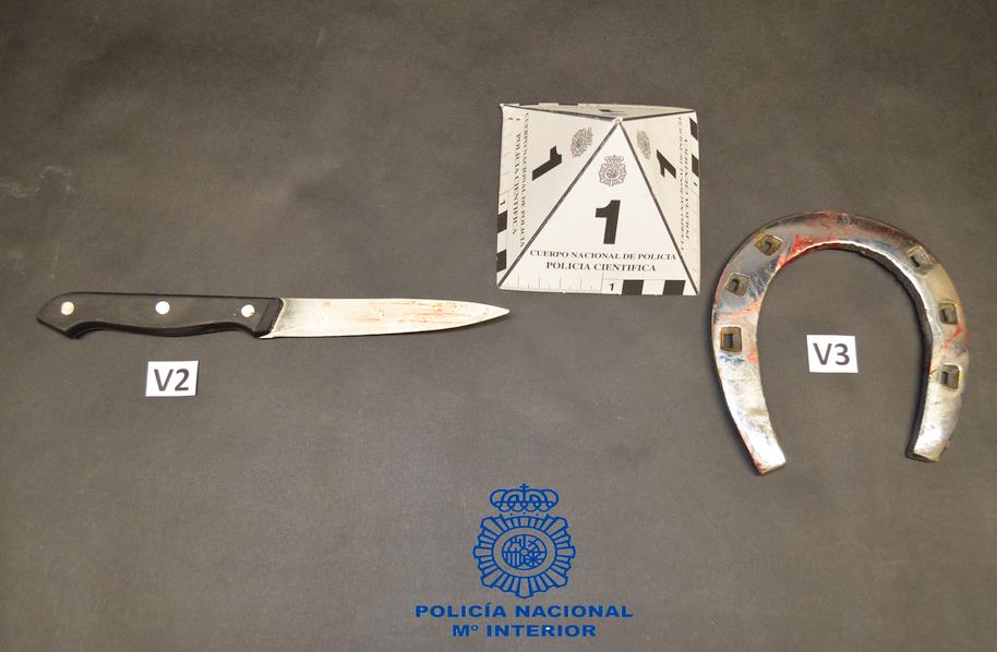 Les intervinieron un cuchillo y una herradura durante una reyerta en un domicilio de la calle Castilla