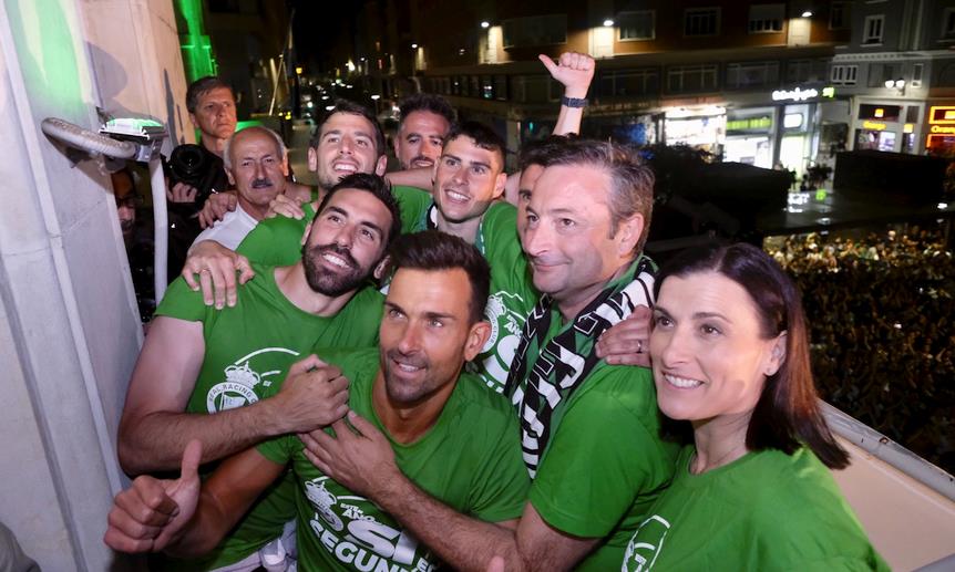 La emoción desbordó Santander por el ascenso del Racing a Segunda