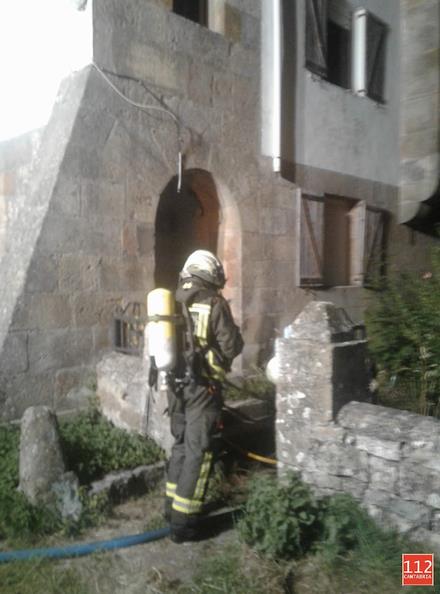Sofocado un incendio en la casa parroquial de La Población de Campoo de Yuso
