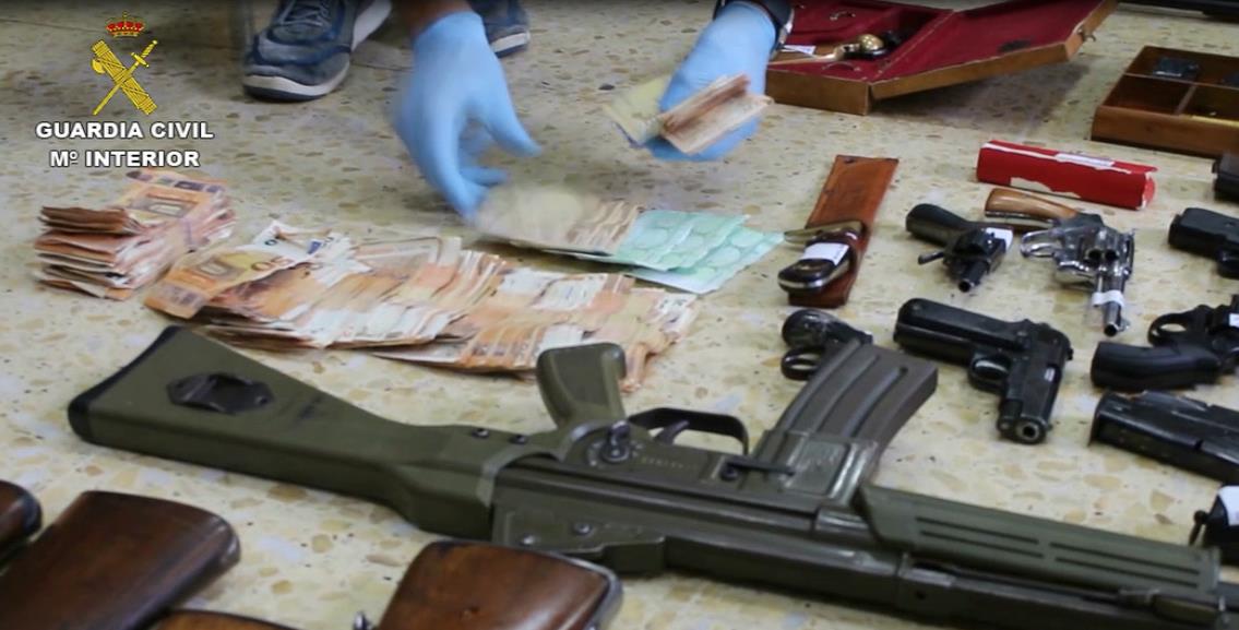  La Guardia Civil desarticula en Cantabria un grupo criminal internacional que traficaba con armas de fuego