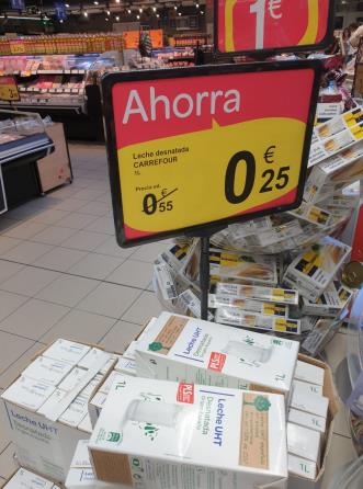 COAG denuncia venta de leche "a pérdidas" en Carrefour