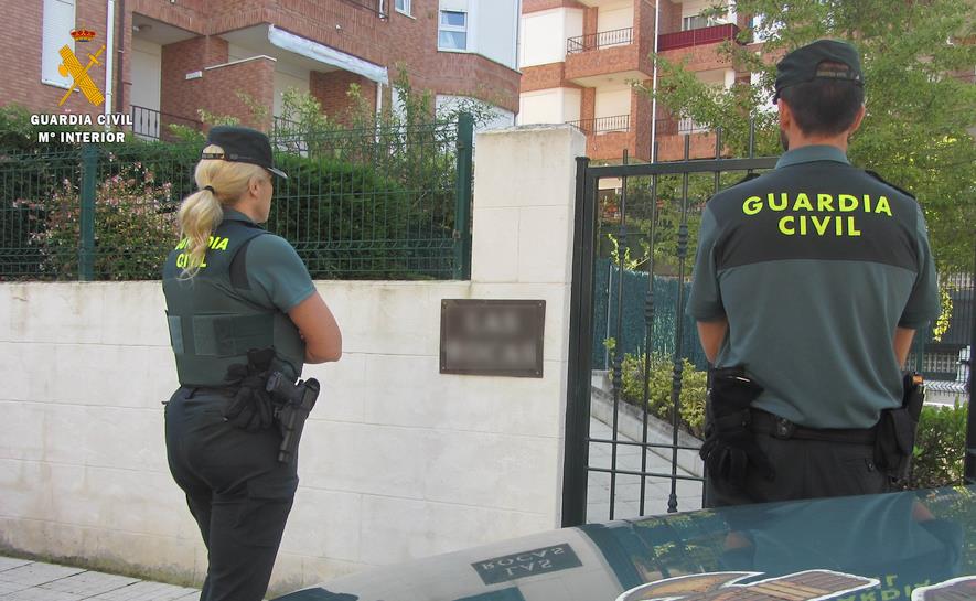 La Guardia Civil detiene a dos jóvenes por robos con violencia en Noja