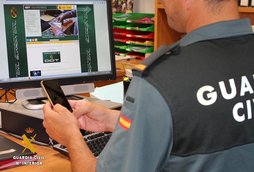 La Guardia Civil investiga a un menor por usurpar la identidad de una joven a través de Internet