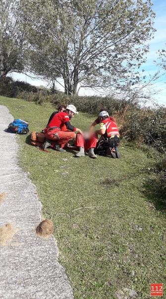 El helicóptero del Gobierno y el 061 rescatan a un espeleólogo en la Torca de La Sima La Gándara en Cañedo (Soba)