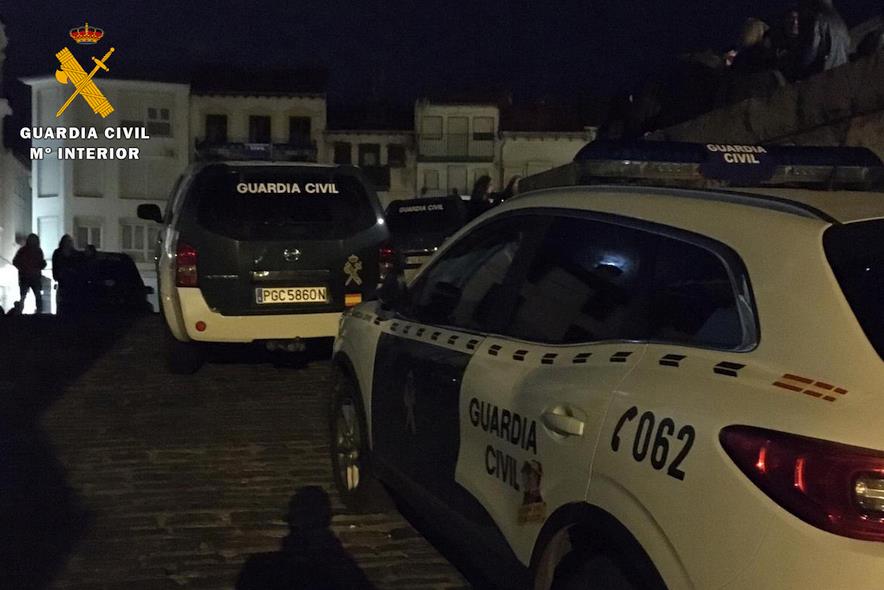 La Guardia Civil instruye 60 denuncias en cinco pubs y discotecas de Laredo, Castro Urdiales, Colindres y Ampuero