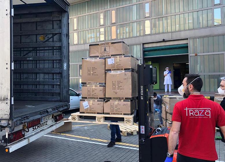 Valdecilla recibe 100.000 mascarillas FFP2 para proteger a los profesionales del SCS frente al coronavirus