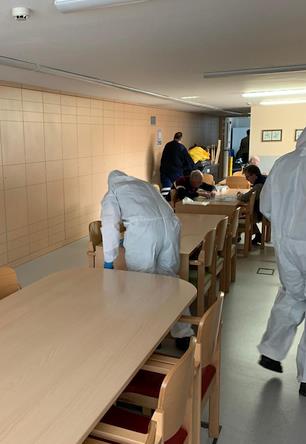 Foto de archivo tomada por la UME durante tareas de desinfección en Torrelavega