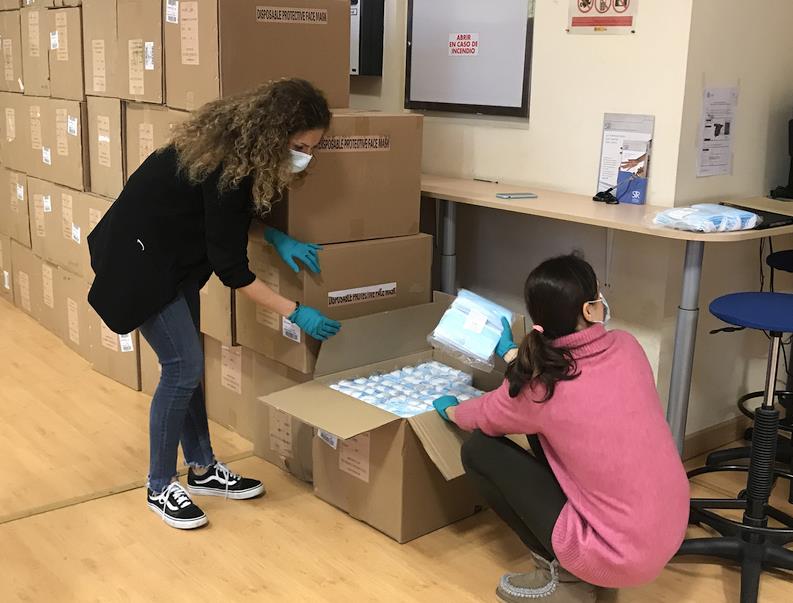 La Delegación del Gobierno repartirá 130.000 mascarillas entre trabajadores cántabros que utilizan el transporte público