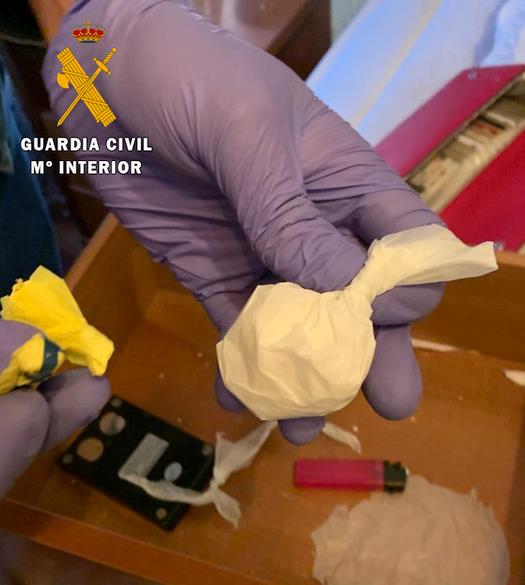  La Guardia Civil clausura un punto muy importante de venta de cocaína en Castro Urdiales