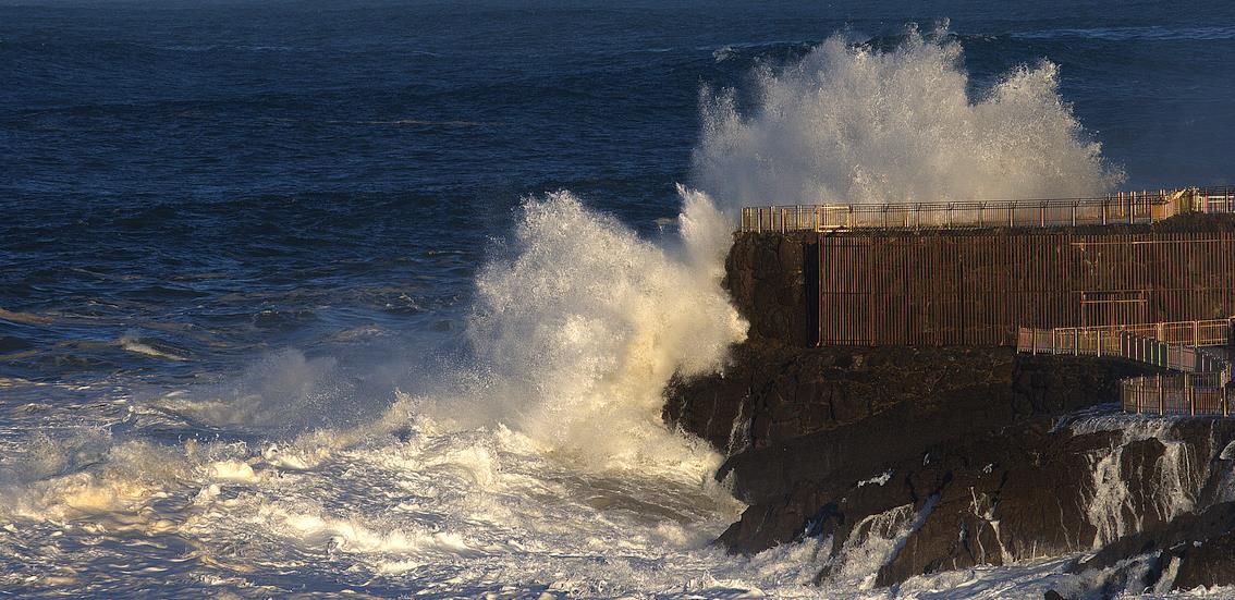 Santander activa el dispositivo preventivo por temporal en la costa