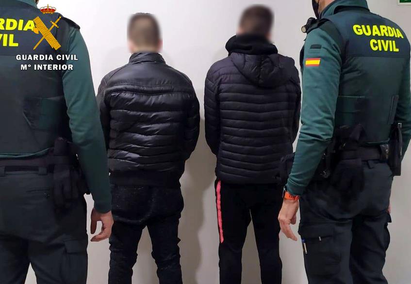 Detenidos los presuntos autores del robo en trece trasteros y garajes de Muriedas