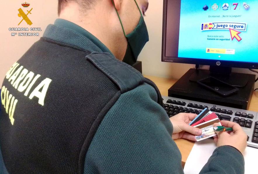 Su pareja realizó los cargos de juegos online que él denunció