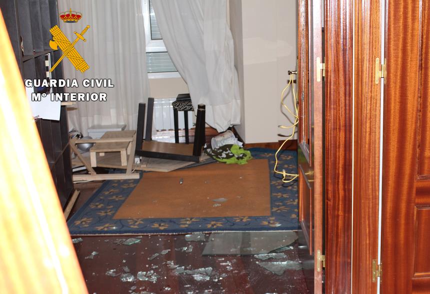 Detenido un hombre que retuvo de manera ilegal a una mujer en su piso en Ampuero