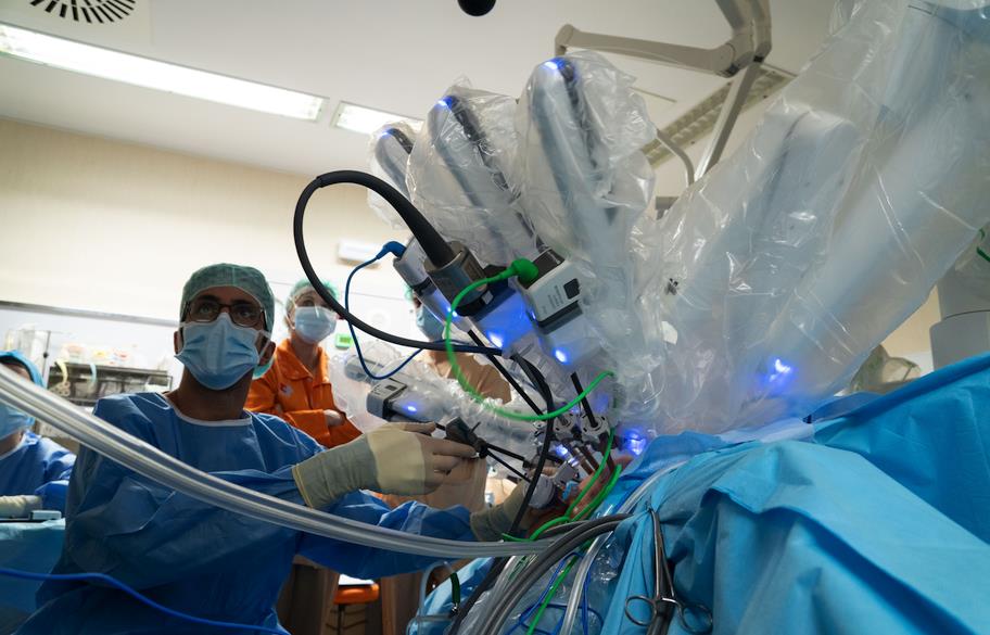 Valdecilla expande las indicaciones de cirugía robótica incorporando dos Da Vinci de última generación