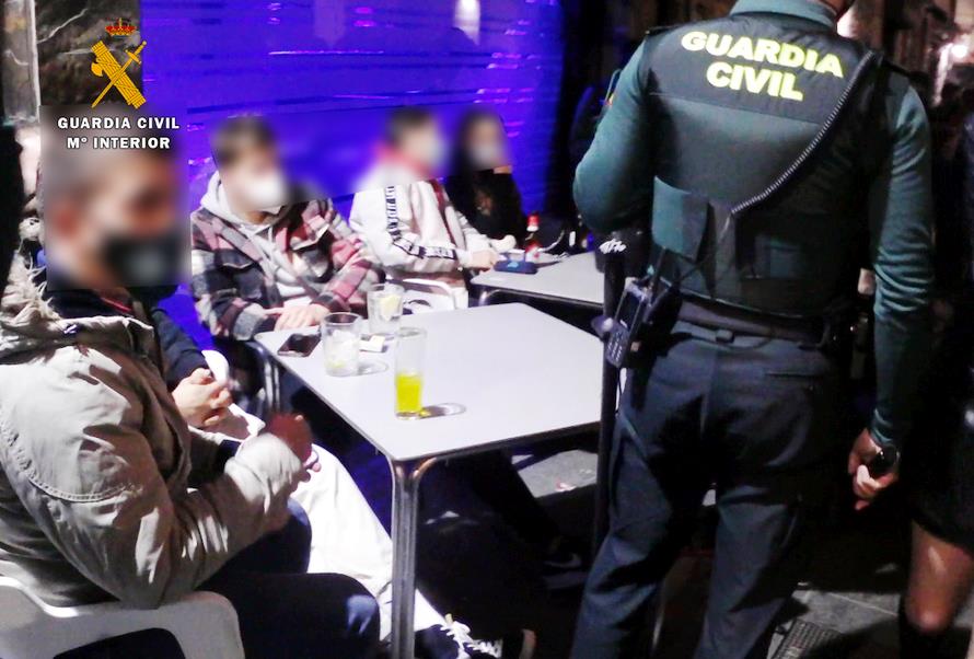 De juerga en plena pandemia: dos detenciones y casi 150 denuncias en un operativo en Castro Urdiales