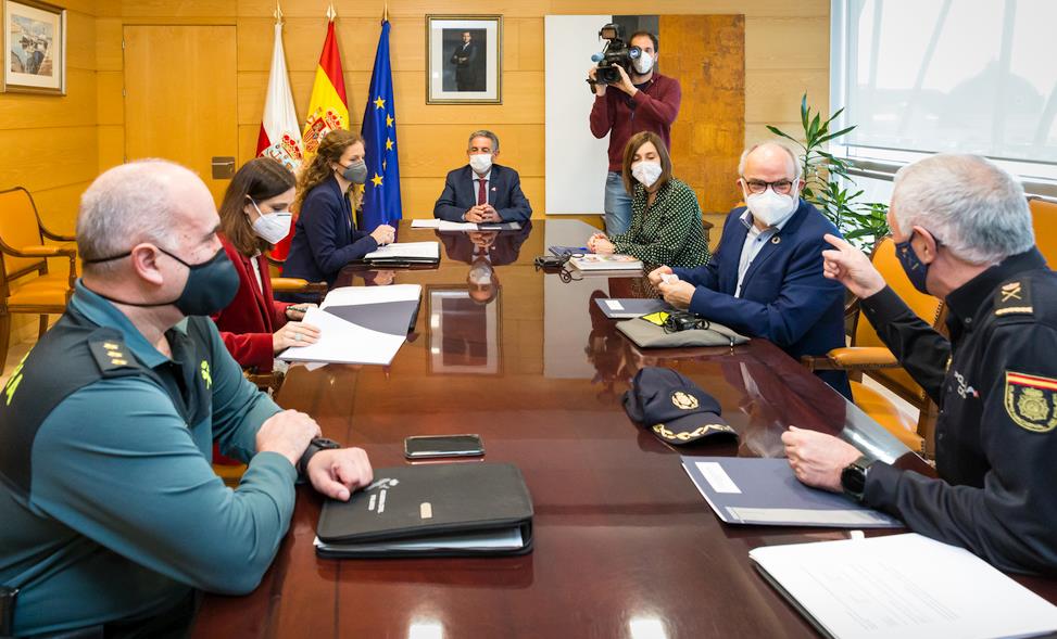 Revilla llama a la «responsabilidad» en Semana Santa y pide «reducir al máximo» la interacción social y la movilidad interior