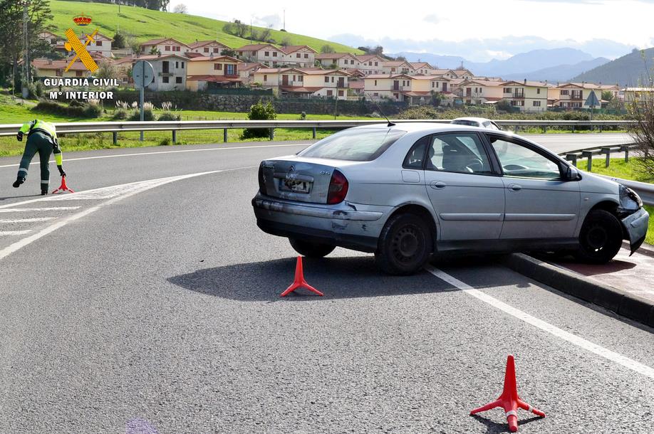 La Guardia Civil investiga a un hombre que quintuplicó la tasa de alcohol permitida, tras sufrir un accidente