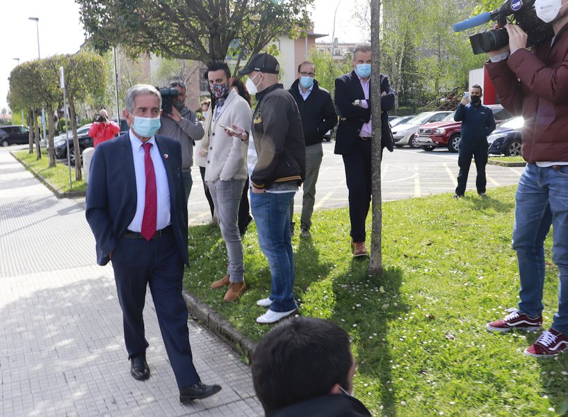 Buruaga: «si Revilla quiere, la hostelería no se cierra»