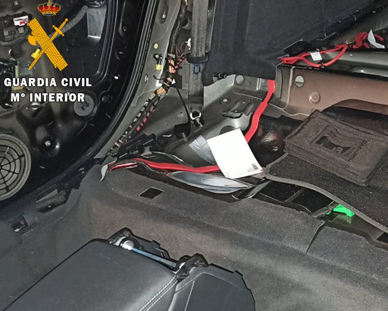 La Guardia Civil detiene a un hombre que simuló el robo en el interior de su vehículo