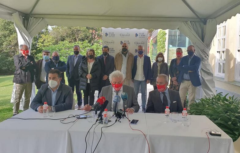 Los hosteleros piden la dimisión de Revilla