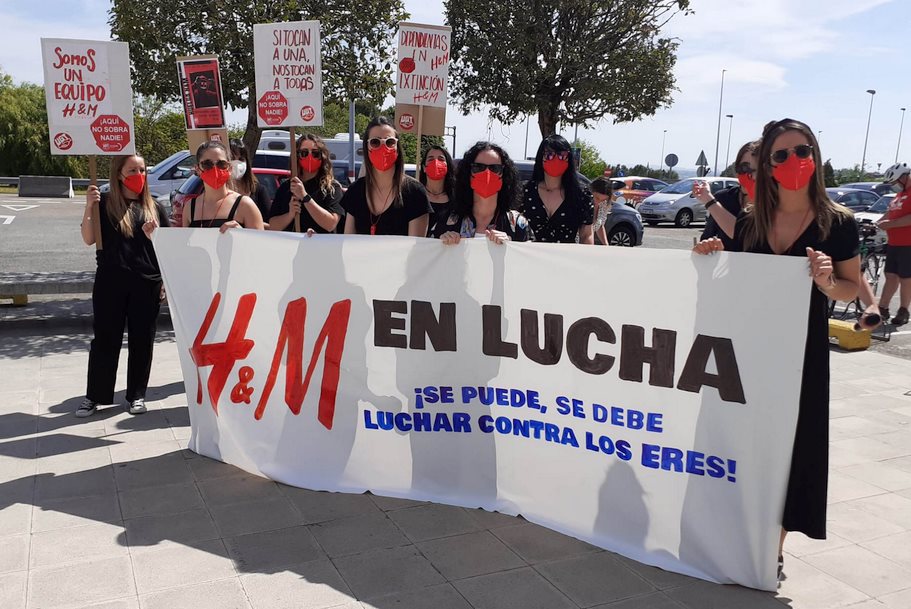  La plantilla de H&M en Cantabria secunda su tercer día de huelga contra el ERE y las reducciones de jornada que propone la empresa